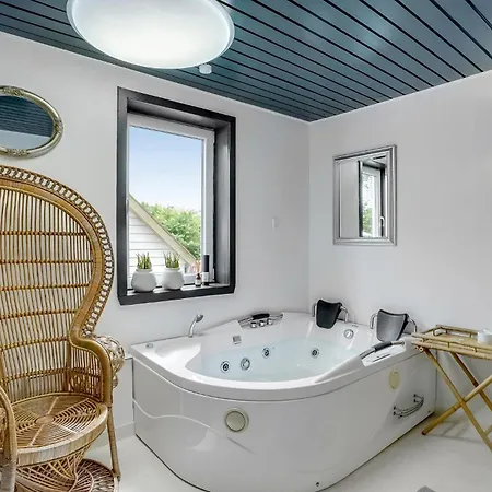 2 Bedroom Beautiful In *