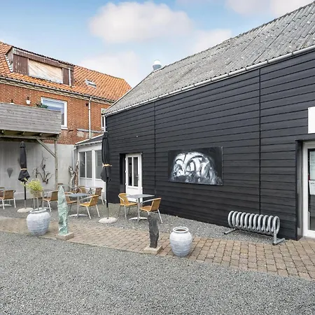 2 Bedroom Beautiful In *